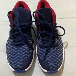 Nike NWOB
Nike Kd Trey 5 VIII Basketball Shoes Big Kids Ct1425-402 Size 6Y